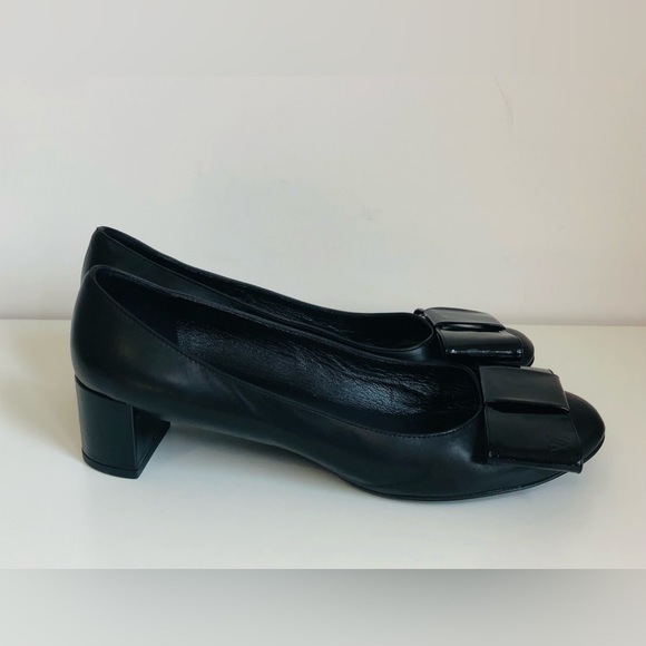 Louis Vuitton Monogram LV Bow Leather Heel 9.5 / 39.5 COA Authentic - Picture 5 of 10